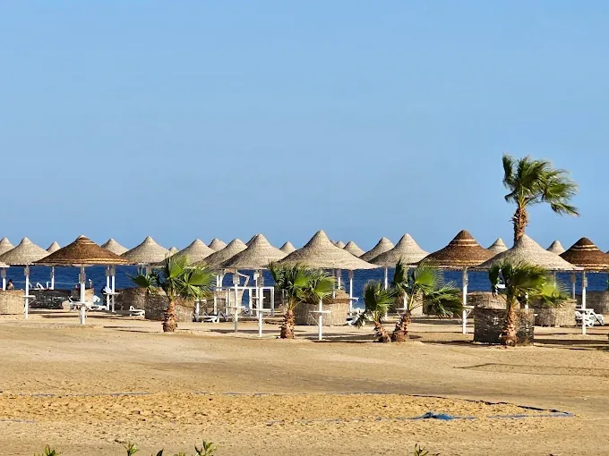 Beach facilities at Abu Dabab